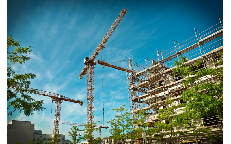 建筑施工項(xiàng)目管理項(xiàng)目是建筑施工企業(yè)最基本的業(yè)務(wù)單元，企業(yè)開(kāi)展數(shù)字化轉(zhuǎn)型要以項(xiàng)目為基石，緊緊圍繞不同項(xiàng)目類(lèi)型、階段、業(yè)務(wù)全場(chǎng)景開(kāi)展，最終實(shí)現(xiàn)企業(yè)數(shù)字化轉(zhuǎn)型升級(jí)。隨著工程建設(shè)項(xiàng)目投資規(guī)模增長(zhǎng)，建筑物形式多樣、體量大、結(jié)構(gòu)復(fù)雜，同時(shí)建筑施工周期長(zhǎng)，使用的材料品種多，耗用量大。建筑施工項(xiàng)目管理主要呈現(xiàn)以下特點(diǎn)。覆蓋面廣建筑施工項(xiàng)目管理綜合性強(qiáng)、涉及面廣，需要工程、商務(wù)、技術(shù)等部門(mén)多方協(xié)同，同時(shí)還涉及建筑、